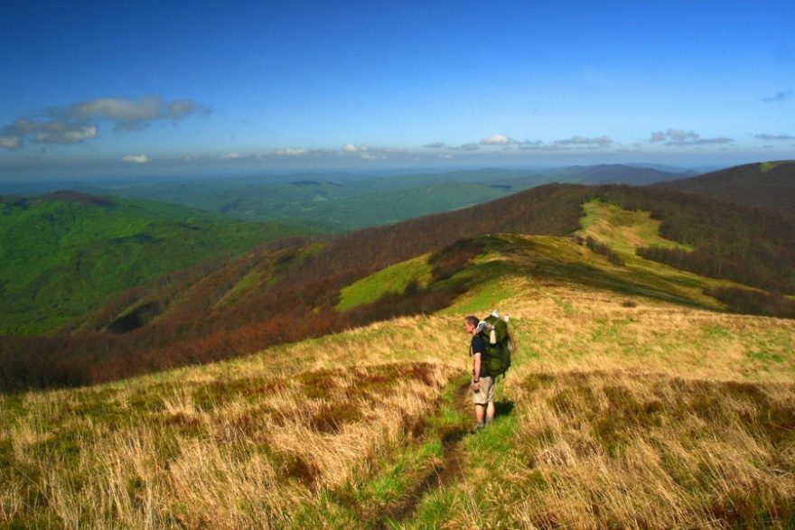 Travnaté poloniny, umožňujícví pohodlné putování a  daleké výhledy, jsou fenoménem Podkarpatské Rusi