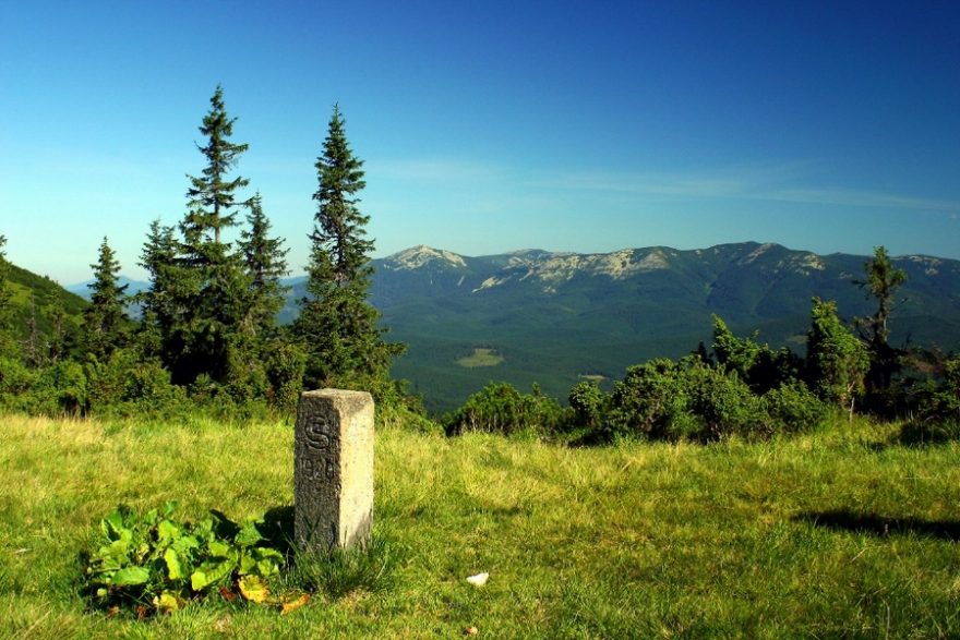 Nejspolehlivějšími orientačními body při putování napříš pohořím Gorgany jsou dodnes skvostně zachovalé československo-polské hraniční kameny