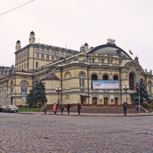 Budova ukrajinské Národní Opery byla založena z důvodu reorganizace tehdejší ruské opery a baletu