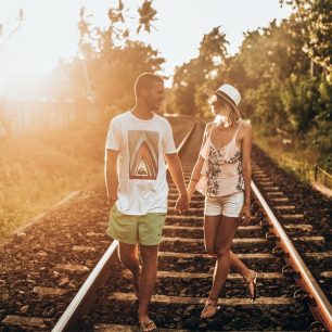 Západ slunce nad kolejemi