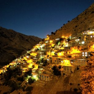 Stupňovitá vesnice Uramán tacht v Íránu