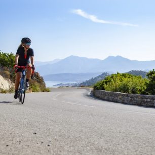 Korsické terény potěší také náruživé cyklisty