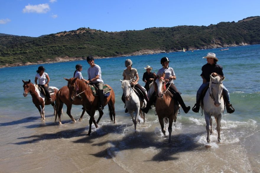 Vyjeďte si k moři na koni