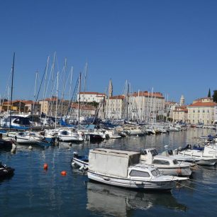 Přímořské městečko Piran s úzkými křivolakými uličkami je chloubou slovinského pobřeží.