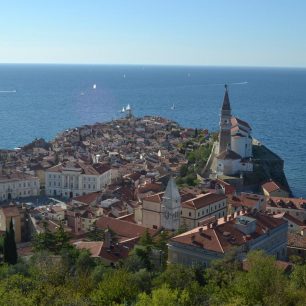 Přímořské městečko Piran s úzkými křivolakými uličkami je chloubou slovinského pobřeží.