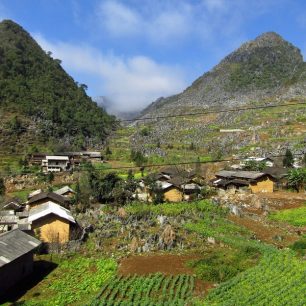 Údolí Sa Phin, kde stojí hmogský palác