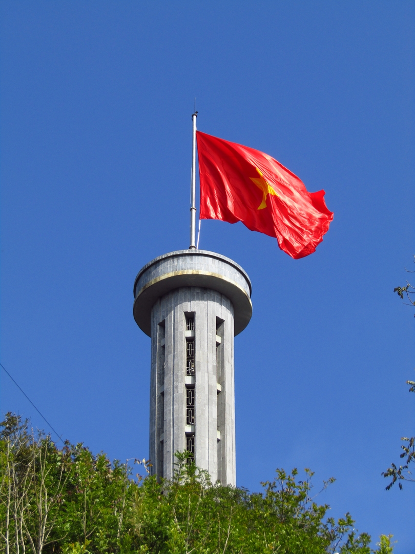 Vlajková věž Lung Cu