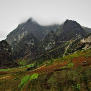 Krajina v oblasti Dong Van Karst Global Geopark