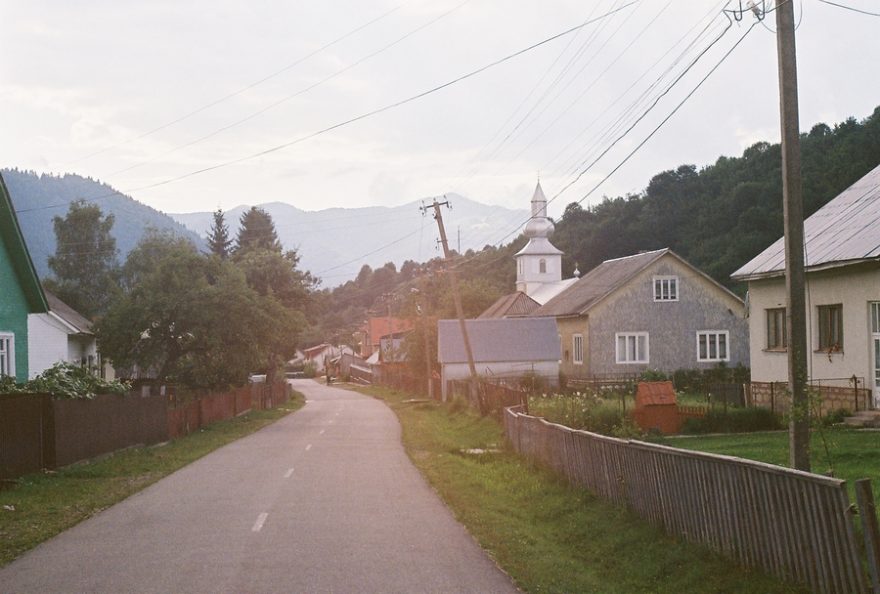 V neděli se celá vesnička sejde v místním kostele.