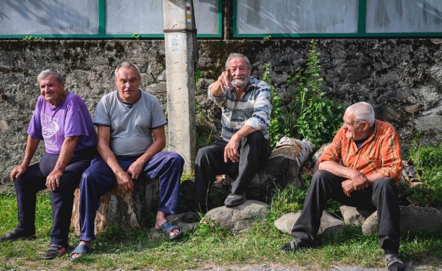 Tváře vesničky, promluvit si s místním obyvatelstvem je nezapomenutelný zážitek. Jsou upřímní a mají radost ze života.