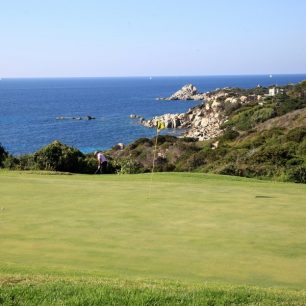 Korsika je ideální destinací i pro hráče golfu