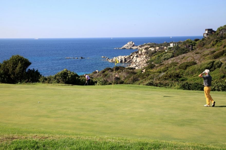 Korsika je ideální destinací i pro hráče golfu