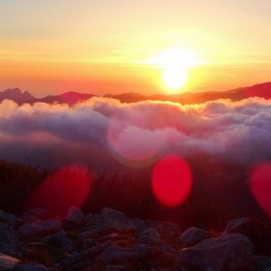 Západ slunce z hřebene Monte d’Oro v červnu 2019. Nikde kolem ani živáčka