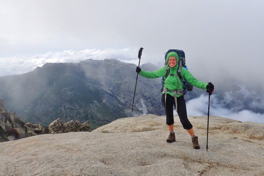 Vrchol Mt. Incudine (2136 m) je jedním z mála, kde potkáte někoho, kdo vám udělá fotku. Vede přes něj totiž alternativa GR20, a tak je poměrně často navštěvovaný.