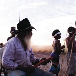 Původní obyvatelé na svých uzemích udržují tradiční způsob života