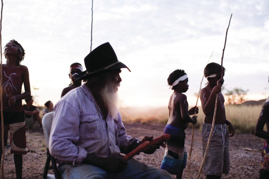 Původní obyvatelé na svých uzemích udržují tradiční způsob života