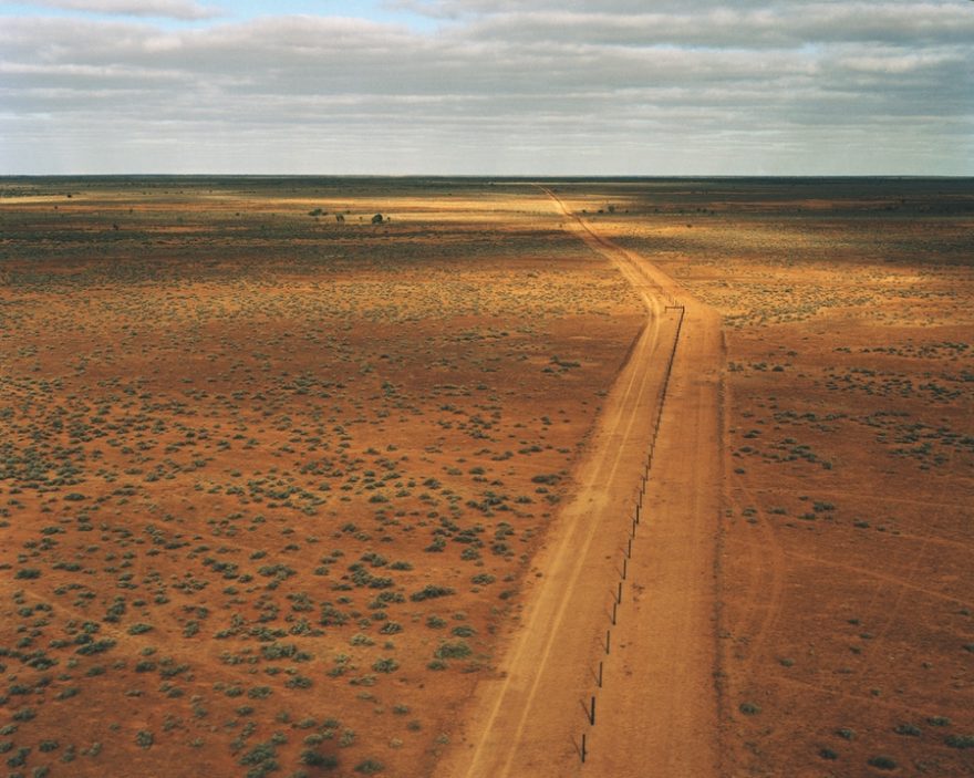 Nic nevystihuje Austrálii asi tolik, jako Outback, nekonečné otevřené prostory přes vyprahlou scenérii v samém srdci Austrálie