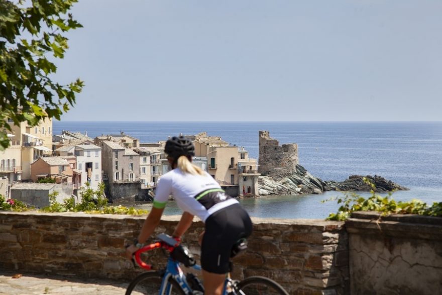 Na své trase můžete pohodlně poznávat historické pamětihodnosti, které Korsika nabízí