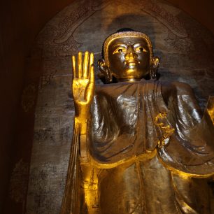 Uvnitř některých chrámů najdete nádherné sochy