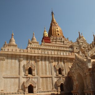 Zdobené barmské chrámy