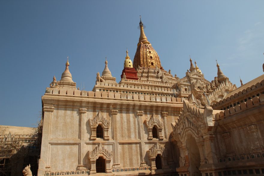 Zdobené barmské chrámy