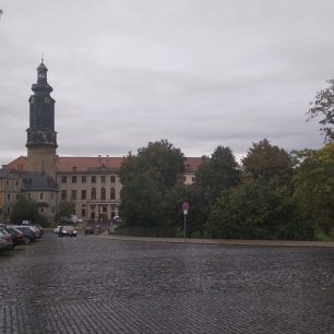 Pohled na Schloss Belvedere z Náměstí demokracie