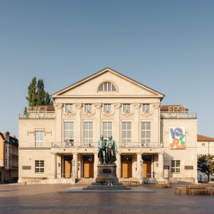 Národní divadlo a sousoší Goetheho a Schillera / F: Felix Meyer