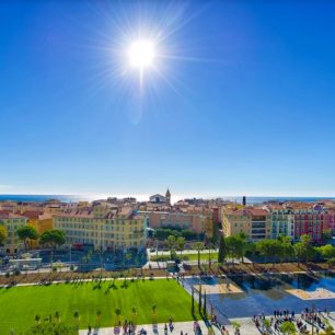 Slunce zde svítí 300 dní v roce, Nice, Francie