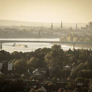 Bonn leží na řece Rýn