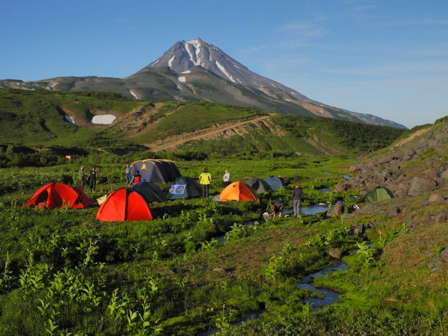 Výjimečnost kamčatské krajiny spočívá v koncentraci sopek i rozmanitosti všelikých prvků vulkanické činnosti, Kamčatka, Rusko