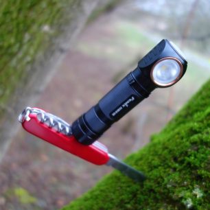 Uchycení pomocí magnetické koncovky.