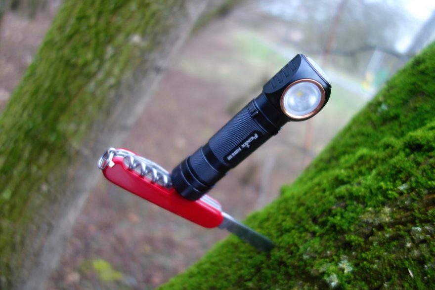 Uchycení pomocí magnetické koncovky.