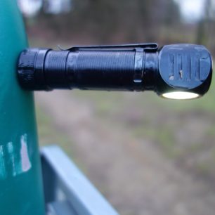 Uchycení pomocí magnetické koncovky.