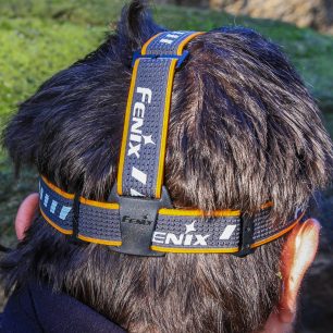 Uchycení čelovky zezadu. 