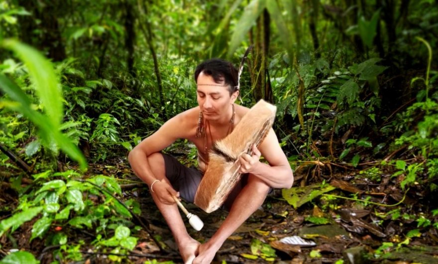 Kontemplace a zvuková meditace jsou s ceremoniemi esenciálně provázány. 