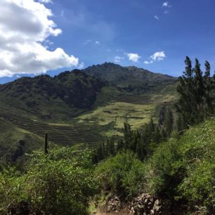 Ti, kterým se nechce do hluboké džungle, kde by logicky museli čelit rojům komárů a značnému diskomfortu, preferují v principu komfortní oblast Posvátného údolí.