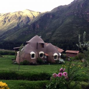 Ti, kterým se nechce do hluboké džungle, kde by logicky museli čelit rojům komárů a značnému diskomfortu, preferují v principu komfortní oblast Posvátného údolí.