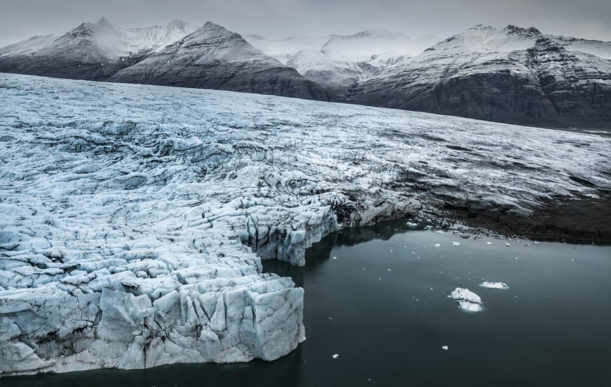 Pohledy na ledovcovou lagunu Jökulsárlón a její okolí.